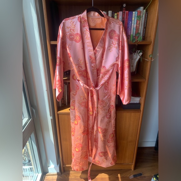 Pink and orange kimono robe - Picture 2 of 2